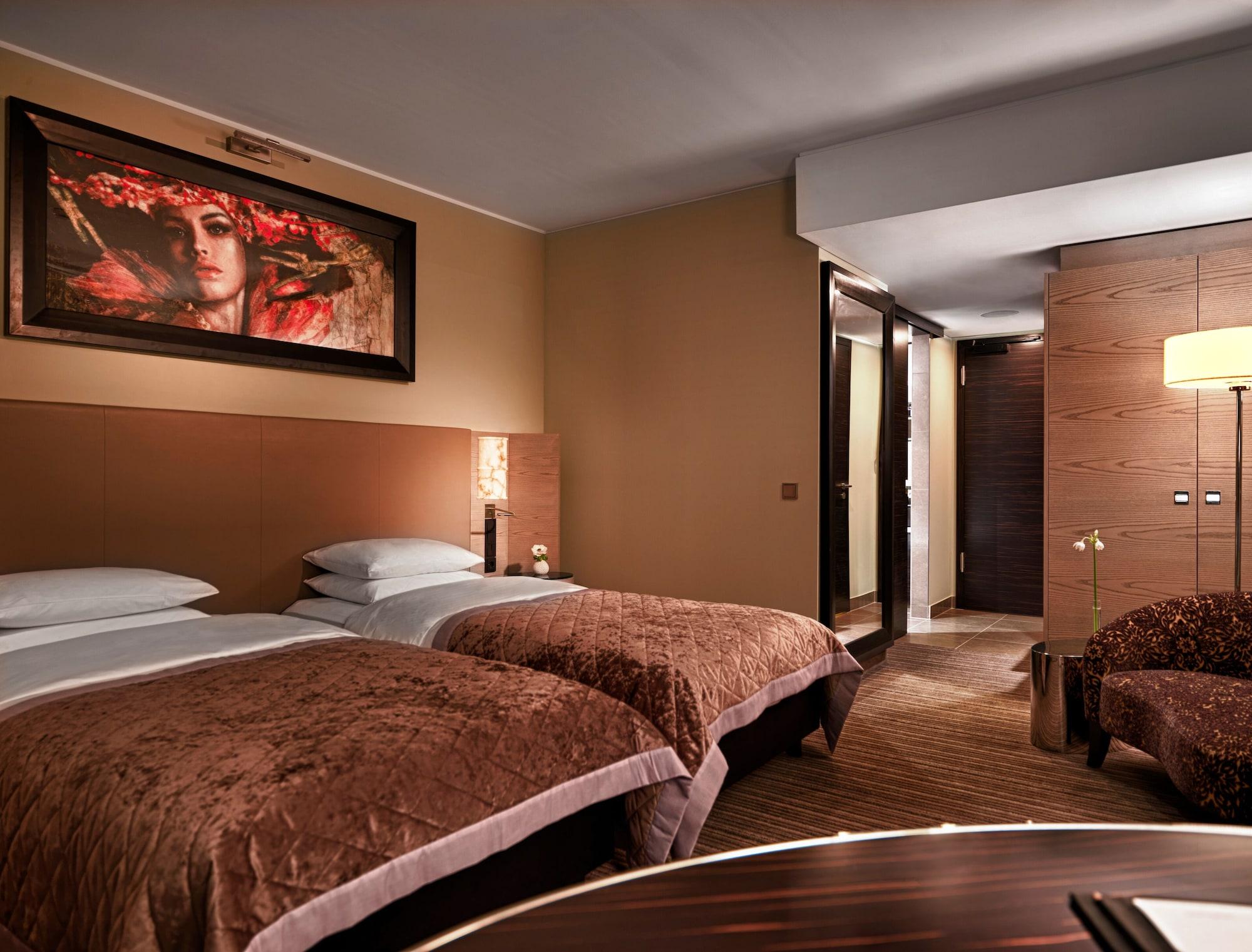 Hotel Hyatt Regency Düsseldorf Esterno foto A room at the hotel