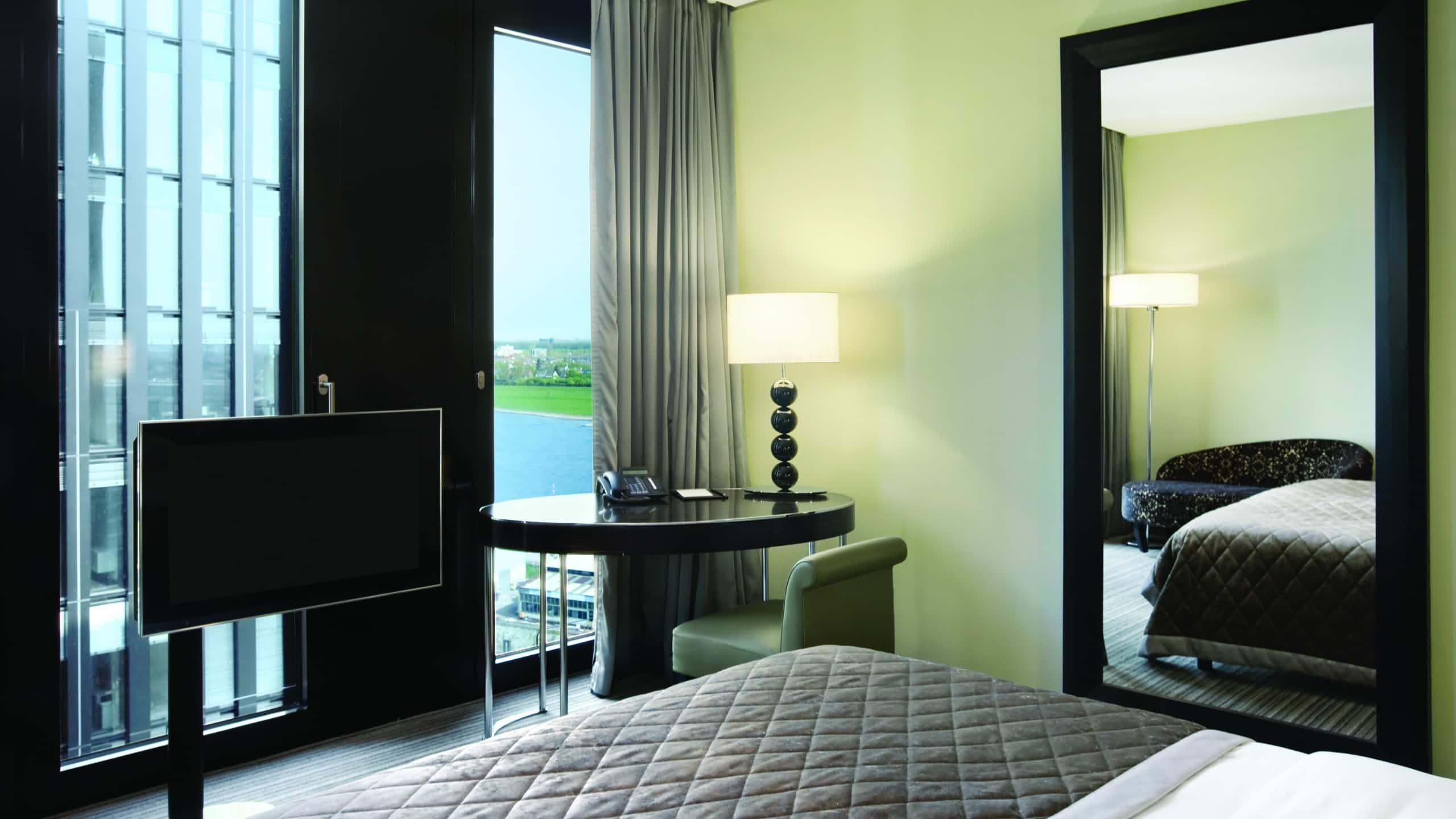 Hotel Hyatt Regency Düsseldorf Esterno foto A room at the hotel