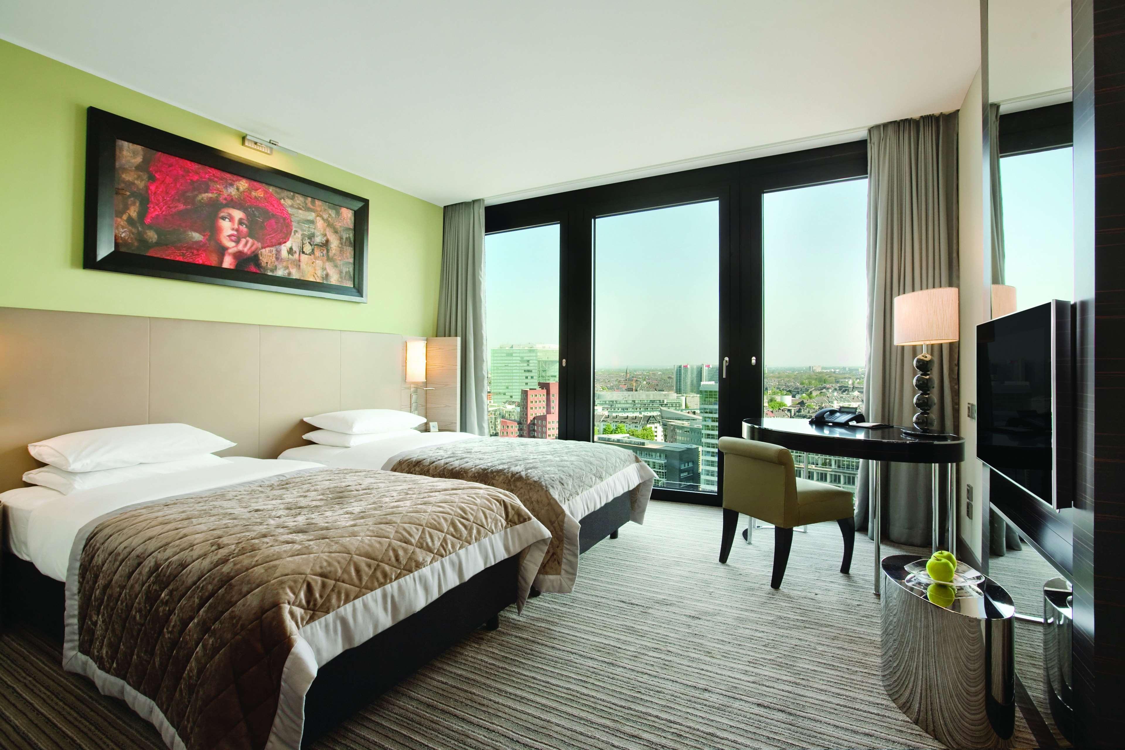 Hotel Hyatt Regency Düsseldorf Esterno foto A room at the hotel