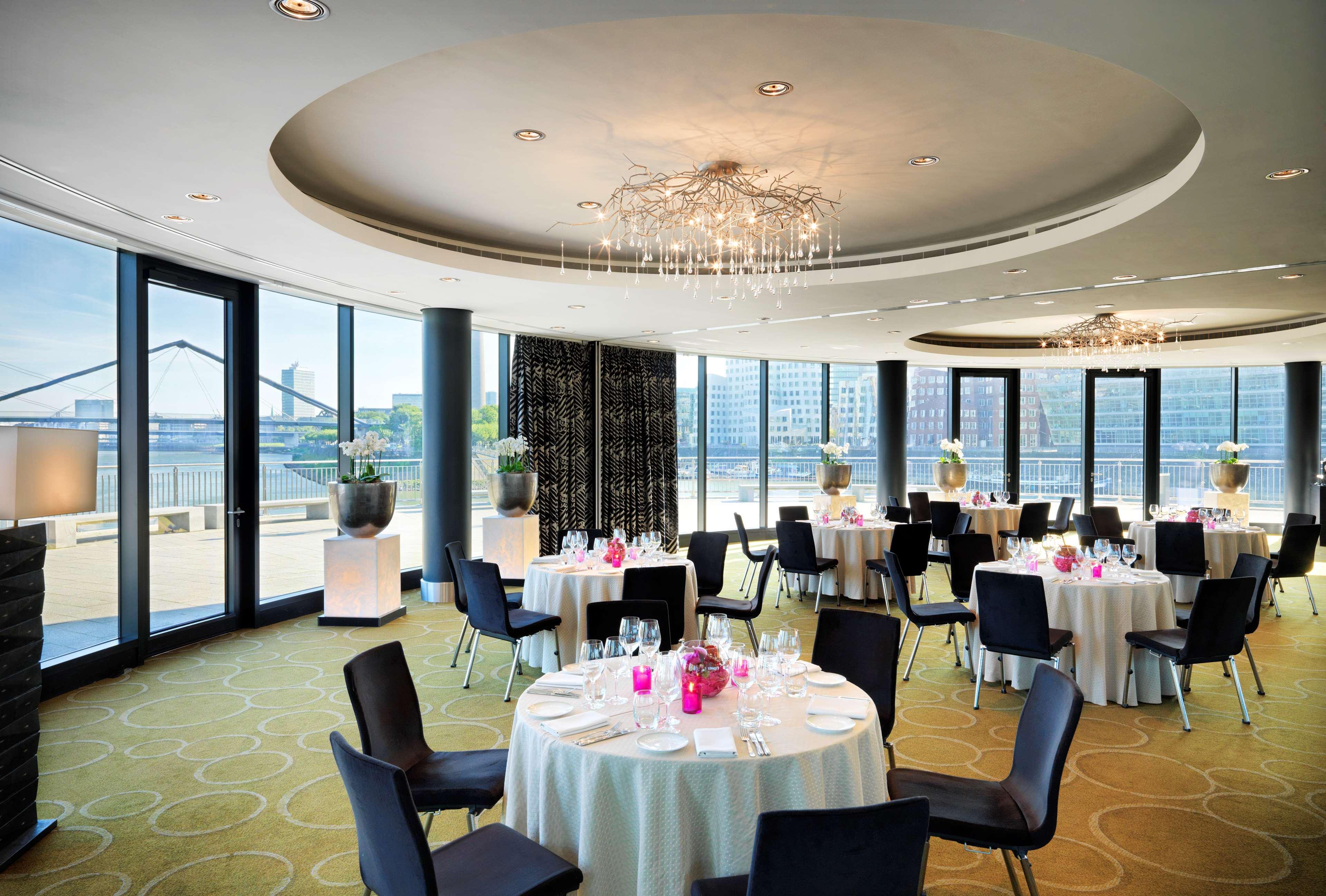 Hotel Hyatt Regency Düsseldorf Esterno foto The Club Lounge at the Hong Kong International Convention and Exhibition Centre
