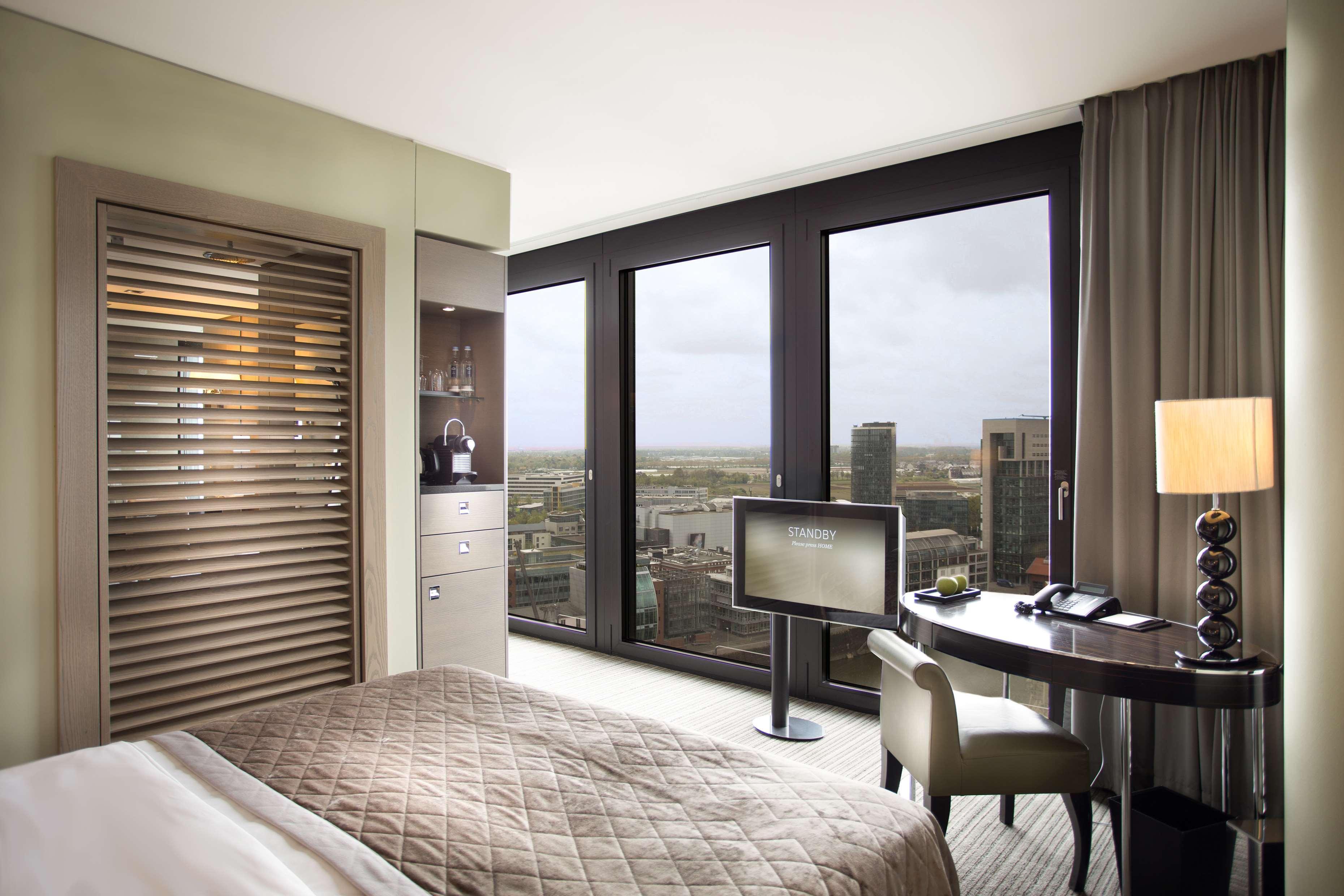 Hotel Hyatt Regency Düsseldorf Esterno foto A room at the InterContinental London The O2