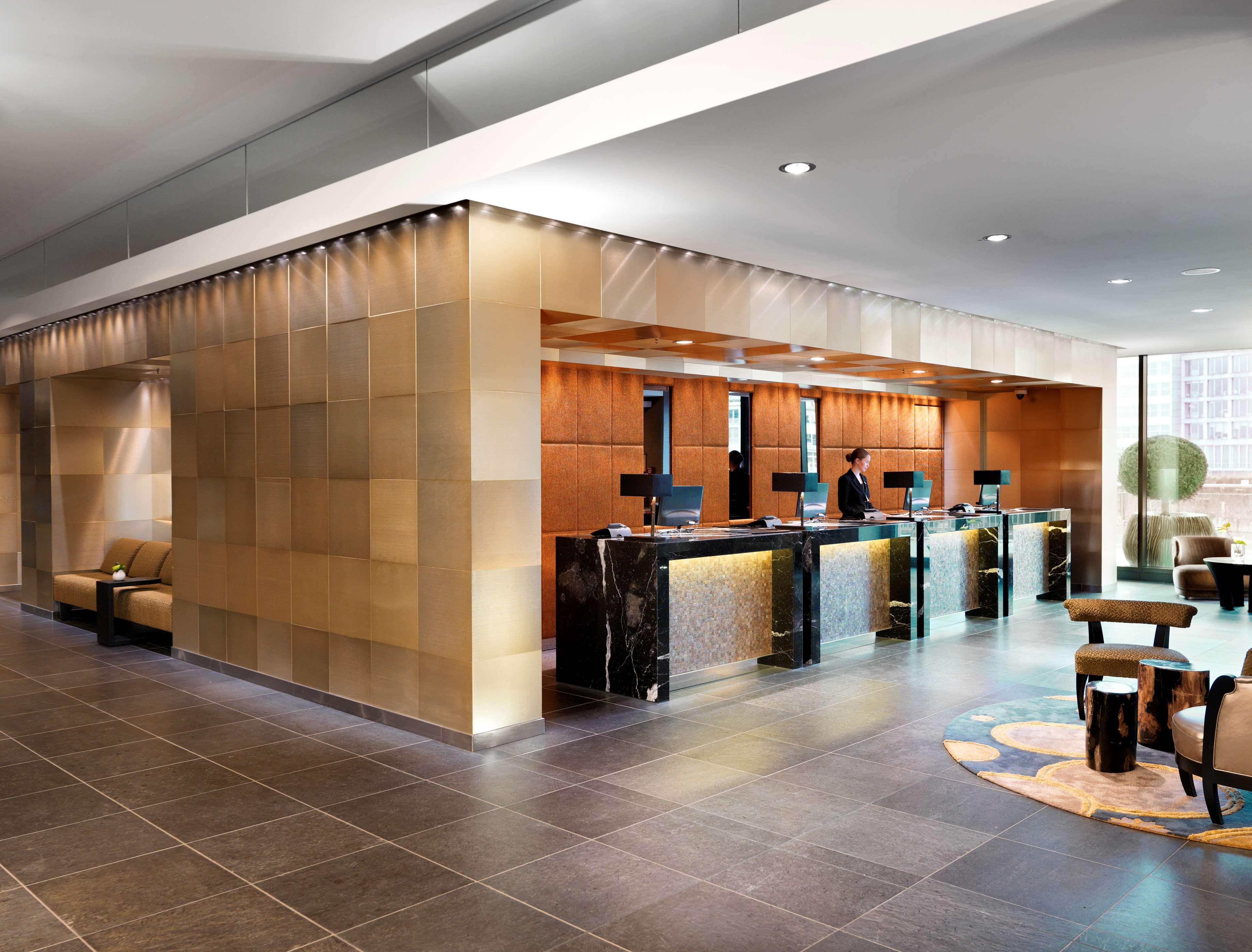 Hotel Hyatt Regency Düsseldorf Esterno foto The lounge at the airport