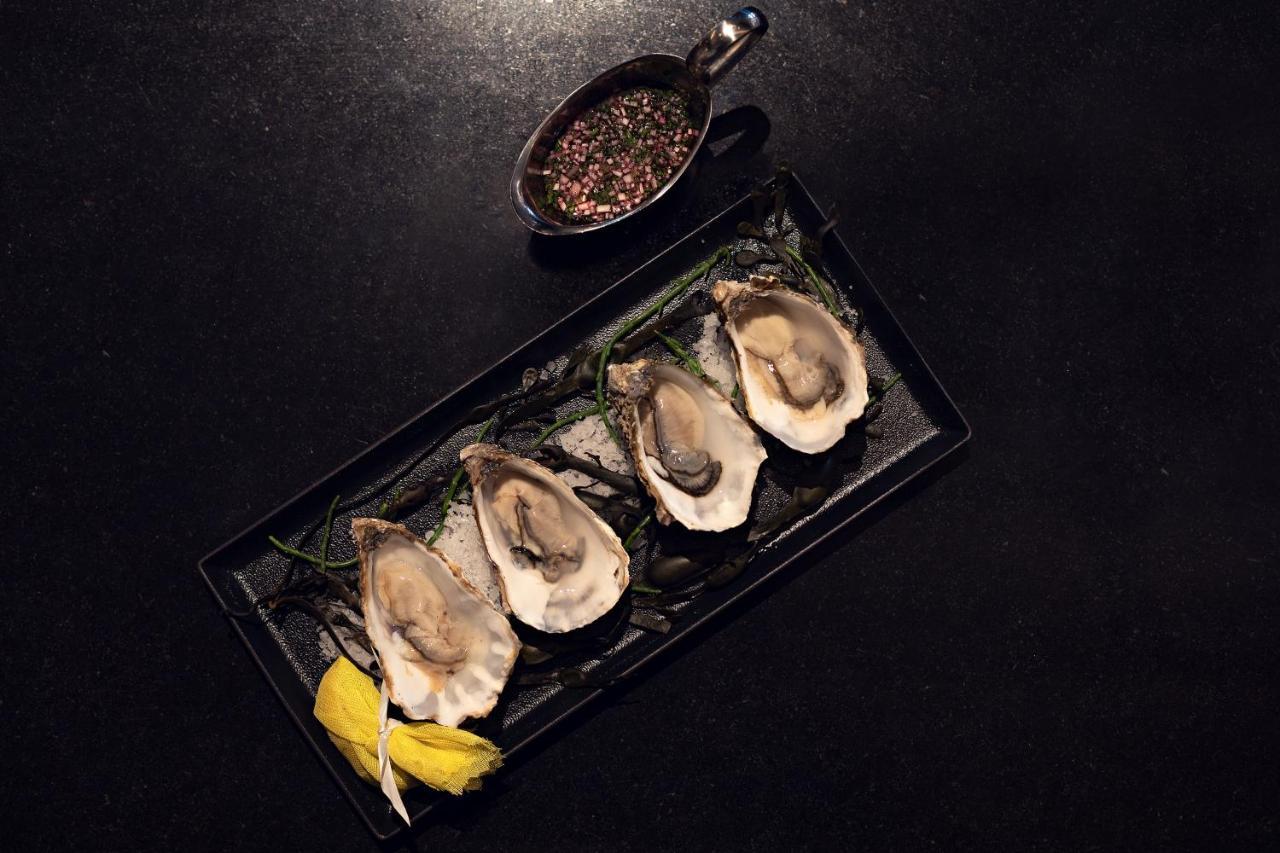 Hotel Hyatt Regency Düsseldorf Esterno foto Oysters