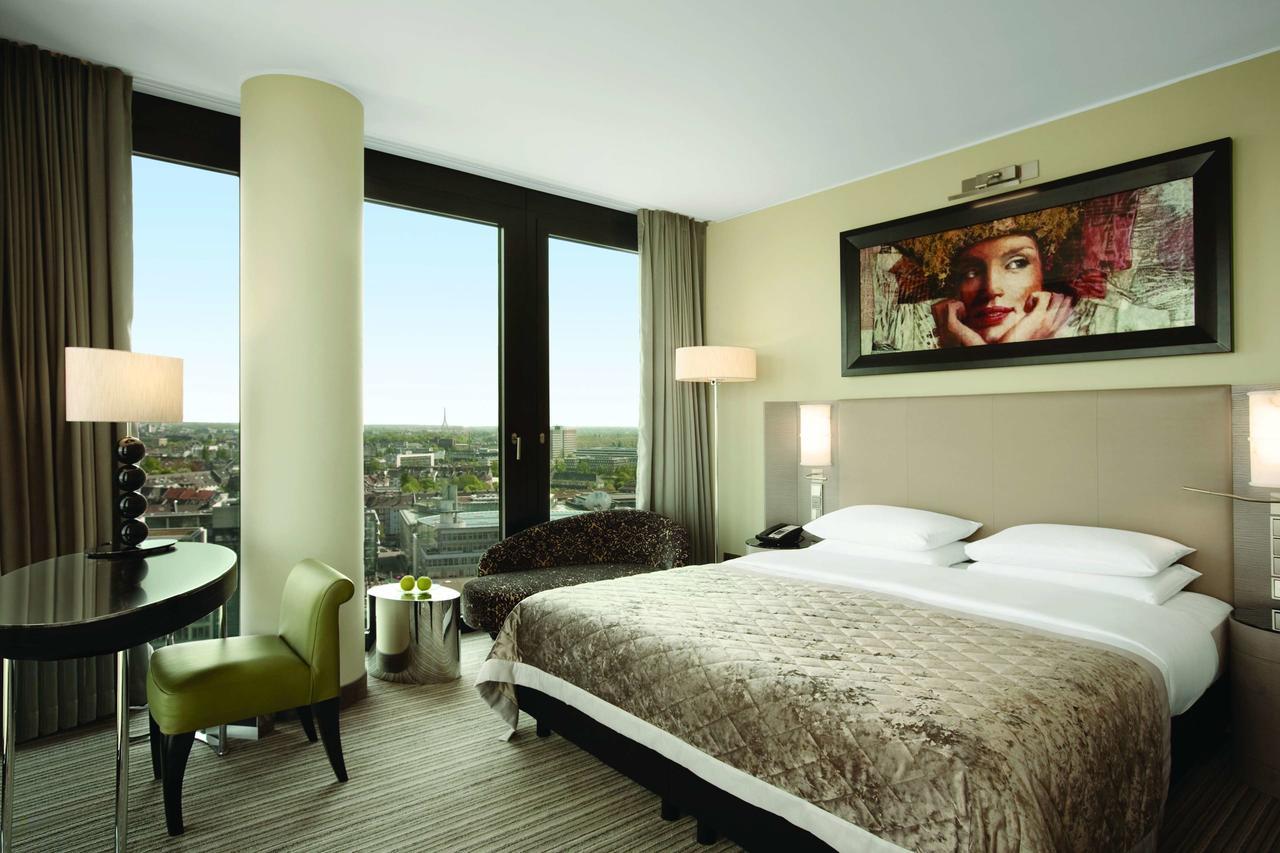 Hotel Hyatt Regency Düsseldorf Esterno foto A room at the hotel